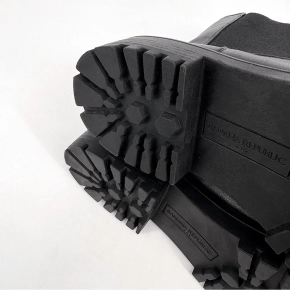 BANANA REPUBLIC | Lugg Sole Leather Chelsea Boots in Black | Sz 8.5 - Picture 13 of 14